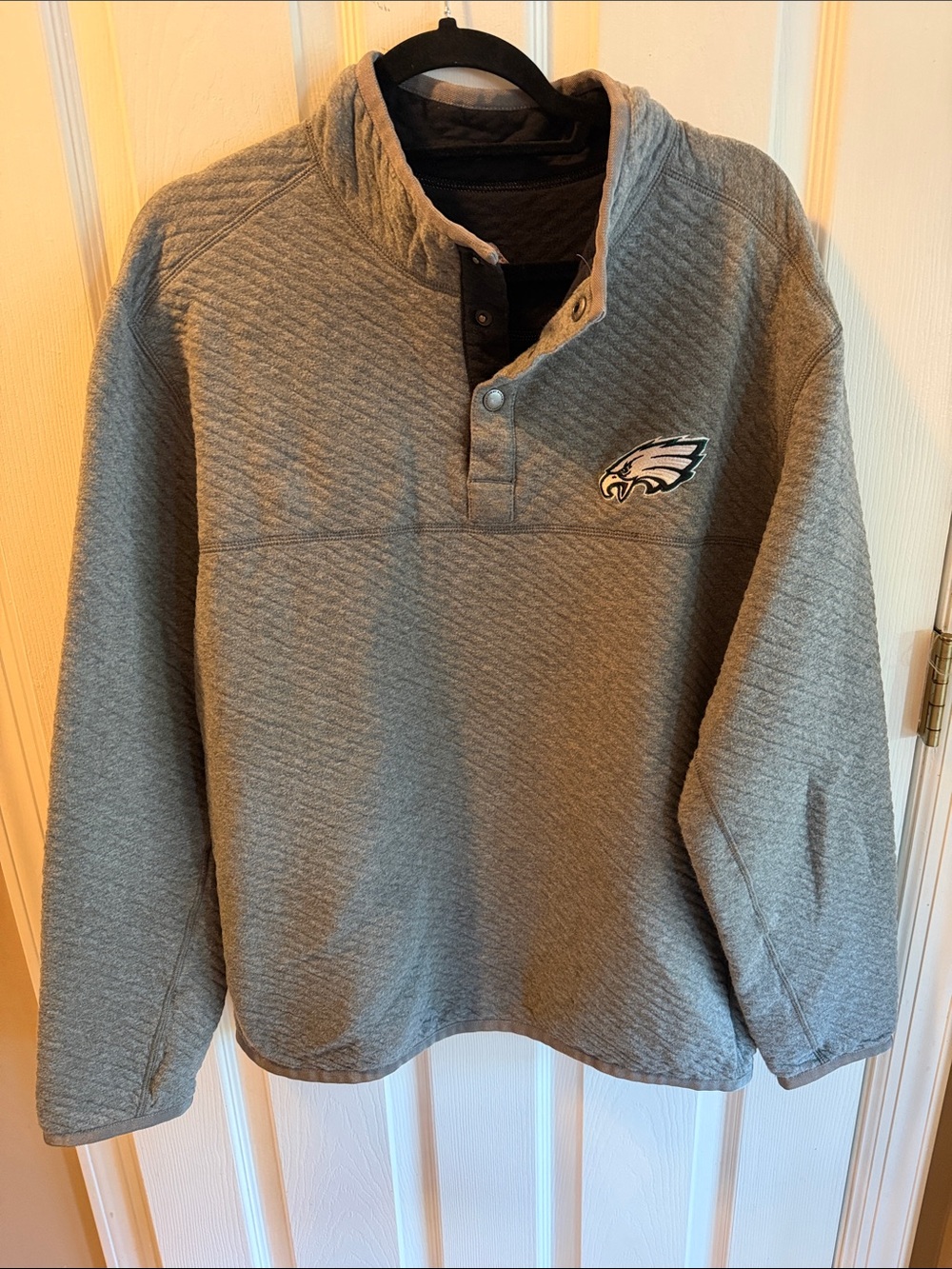 Philadelphia Eagles Gray Quilted Pullover with Logo